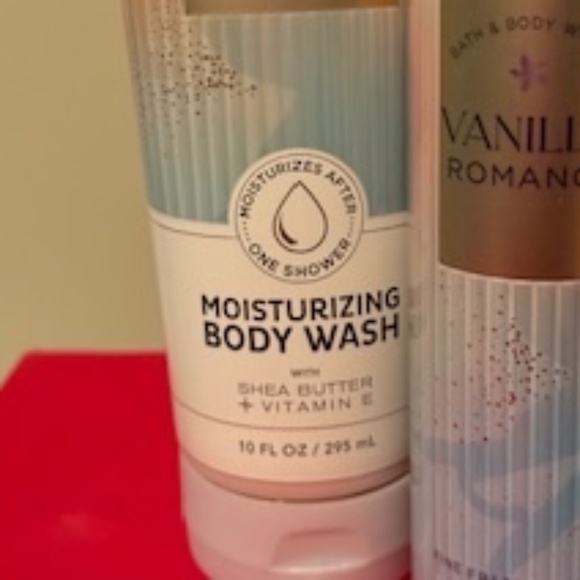 Bath & Body Works Vanilla Romance Bundle *NEW* - Picture 2 of 7